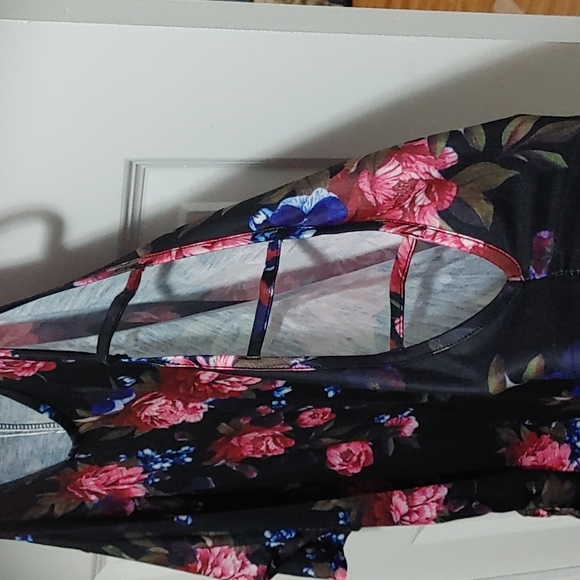 Ranphee Floral Blouse - Picture 2 of 4